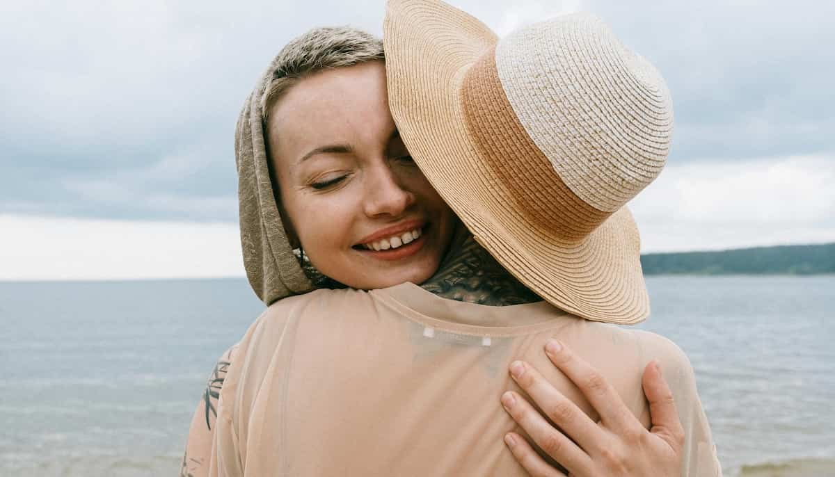 الحضن: التأثير المذهل على عقلك