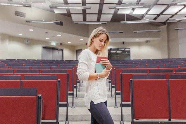 تبين أن التعاطف مع الذات يخفف من تأثير النرجسية على ثقة الطالب بنفسه