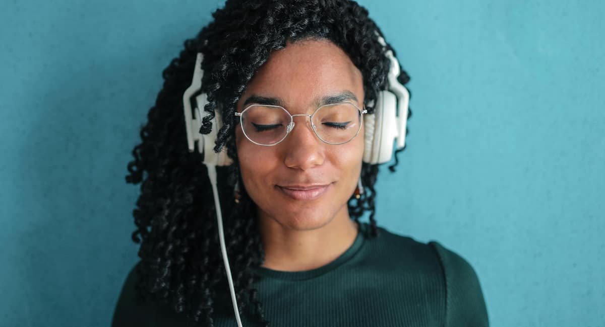 كيفية الحصول على ضجة أكبر من الموسيقى المتفائلة