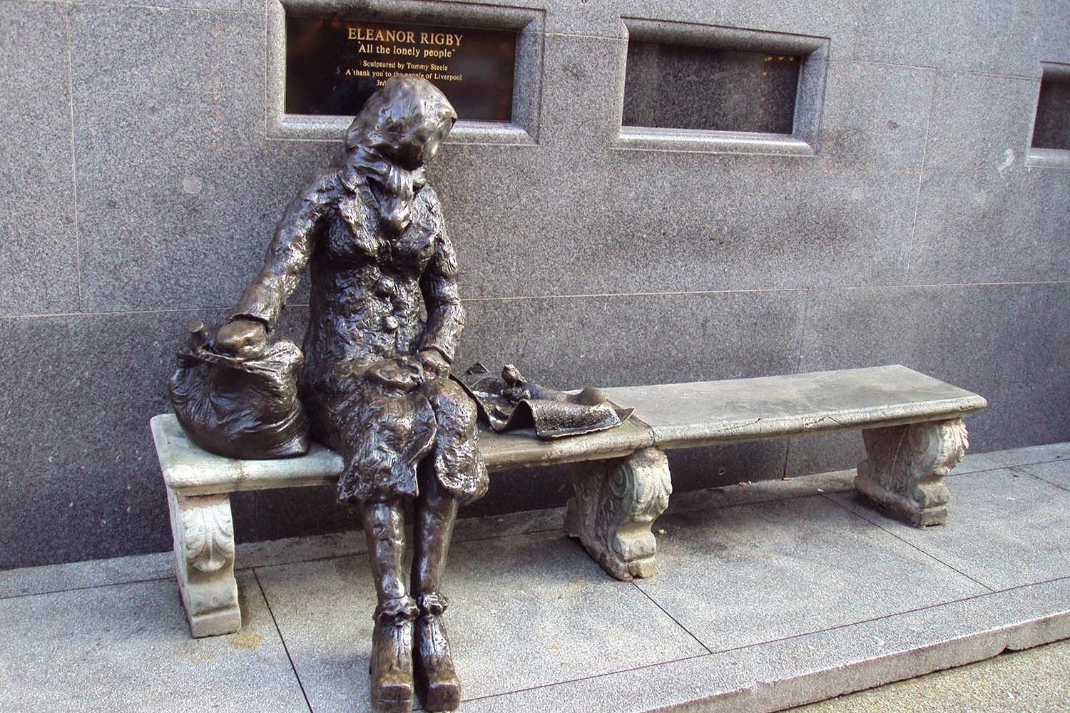 كل الأشخاص الوحيدين (في منتصف العمر)، من أين أتوا جميعًا؟