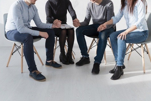 لم يكن الحصول على مساعدة للإدمان أسهل من أي وقت مضى. فلماذا لا يزال الناس ينتظرون؟