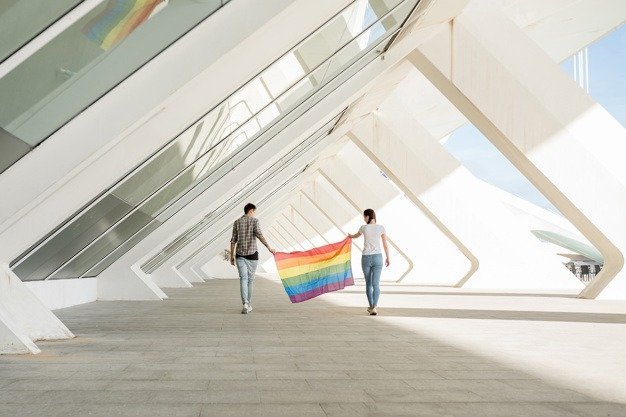 وجدت الدراسة أن الهوية الجنسية مرتبطة بانخفاض الاكتئاب والقلق لدى البالغين من المثليين والمثليات
